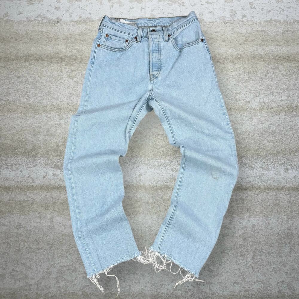 Vintage Y2K Levis Jeans 501 26x28 Regular Straight Leg Fit Light Wash Button Fly - Picture 2 of 10